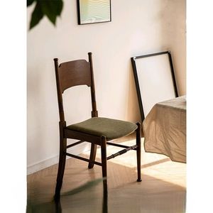 Silla de Comedor de Madera Maciza Estilo Nórdico DY52246 Diseño Vintage para Hogar o Cafetería - Product Image 1
