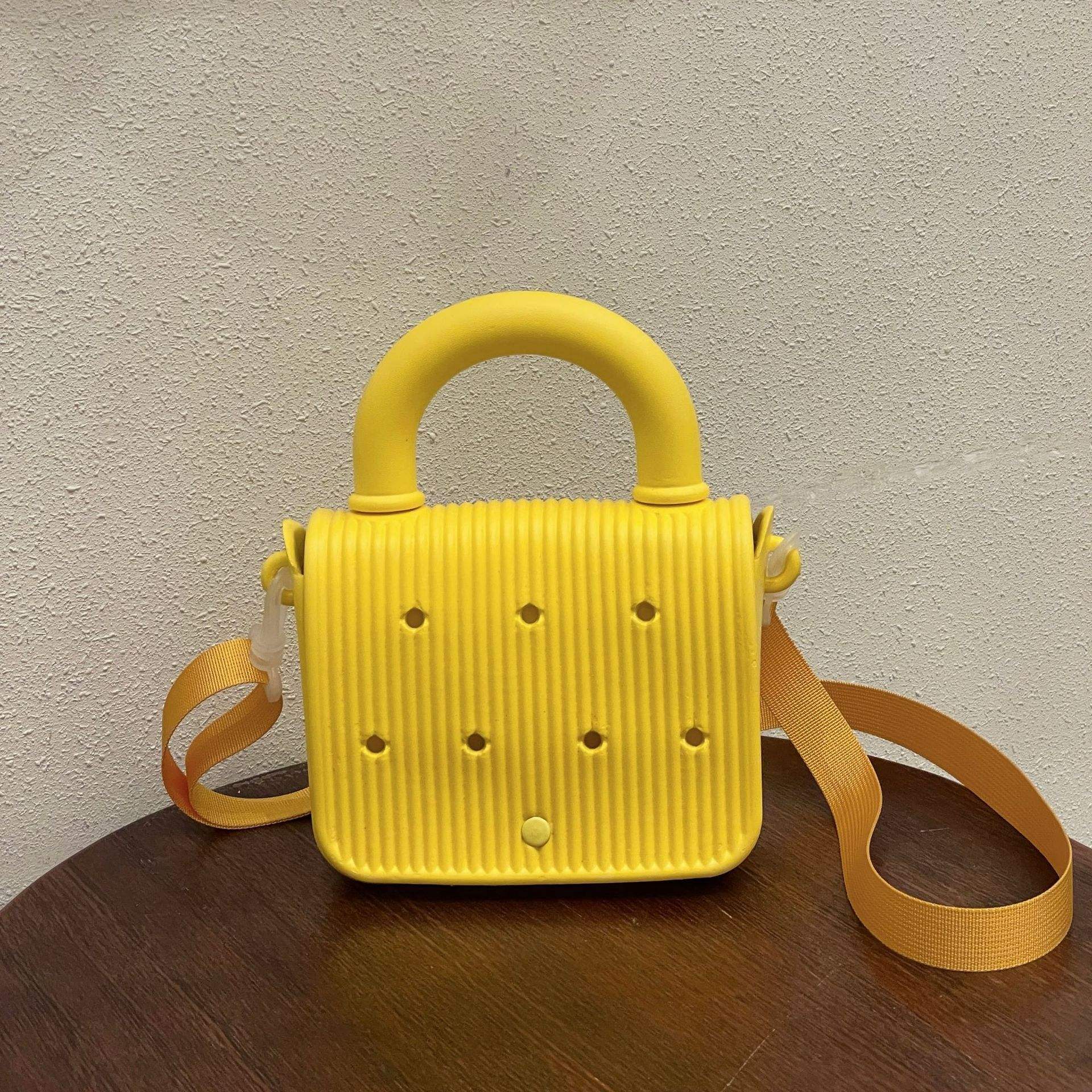 สีเหลือง