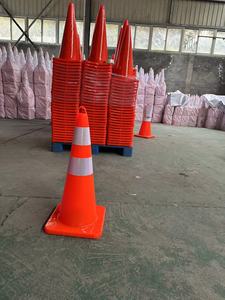 Cône de signalisation routière flexible en PVC orange multifonctionnel pour la construction routière - Product Image 3