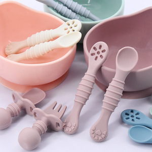 Juego de tenedores y cucharas de silicona para bebés de 0 a 12 meses, utensilios de alimentación sin Bpa para bebés, diseño de cuerpo recto de estilo sencillo - Product Image 1