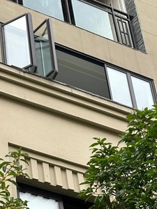 Nhà Máy Tùy Chỉnh Khu Dân Cư Nhôm Kính Bên Ngoài Gấp Cửa Sổ Màn Hình Đóng Mở Ngang Cửa Sổ Cho Nhà - Product Image 3