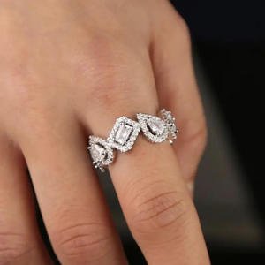 Anello di Fidanzamento da Donna in Oro Bianco con Diamante Taglio Smeraldo Naturale Colore D - Product Image 1