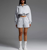 Ensemble décontracté deux pièces pour femme : sweat-shirt court à quart de zip avec logo personnalisé et short confortable – Tenue athlétique d'été pour la détente