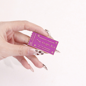 Transporte de emergencia el Pin esmaltado del autobús <span class=keywords><strong>Knight</strong></span> para La Bruja trenzada o el mago broche de solapa insignia joyería regalos decorativos - Product Image 1