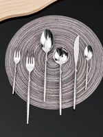 Ensemble de couverts en acier inoxydable 304 poli miroir, écologique et moderne, avec logo personnalisé, comprenant couteau à steak, fourchette, cuillère, cuillère à dessert et cuillère à thé