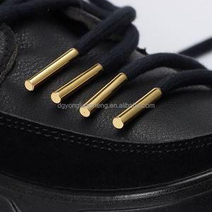 Zapatillas de Moda Negras con Cordones Redondos y Puntas Metálicas Personalizadas con Grabado - Product Image 3