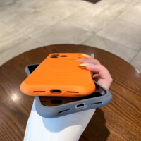 Coque de téléphone en silicone liquide effet ondulations d'eau, compatible avec iPhone 16 17 Pro Max, charge sans fil, magnétique, antichoc