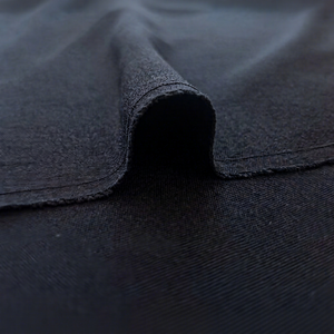 Tissu Jersey en Coton Biologique Noir, Poids Moyen, Tricoté Uni, Vente en Gros Directe Usine pour Vêtements et Literie - Product Image 1