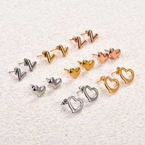 Boucles d'oreilles en forme de cœur d'amour en acier inoxydable pour femmes, imperméables, cadeau romantique pour la Saint-Valentin - Product Image 1