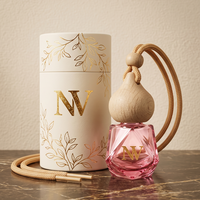 Bouteille diffuseur de parfum de voiture en verre polygonal vide de 8 ml, personnalisée en usine, avec bouchon d'étanchéité, désodorisant suspendu, vente en gros