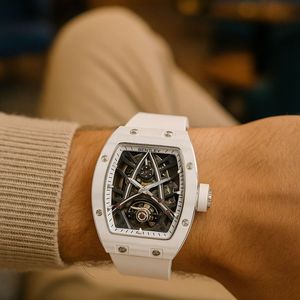 Montre mécanique à usage quotidien dotée d'un fond transparent et d'un design ergonomique de style vintage - Product Image 4