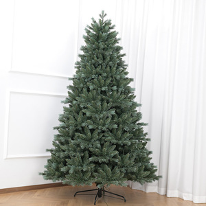 L'arbre de Noël en PVC imitation pin est équipé de lumières et possède une conception pliable. Il convient à une utilisation en intérieur et en extérieur. - Product Image 1