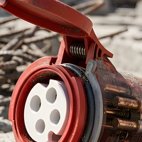 Connecteur femelle industriel CHENF haute fiabilité IP67 16A avec broches en cuivre pur et boîtier ignifuge pour l'exploitation minière et les champs pétrolifères
