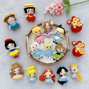 Muñeca Princesa Mini de Ganchillo al por Mayor, Hecha a Mano, Bonito Colgante para Llavero, Decoración - Product Image 2