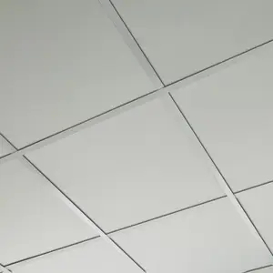 Usine en gros perforé Lay In Clip In système en aluminium standard carré plafond salle de bain imperméabilisation carreaux