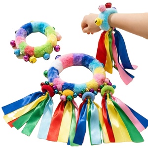 Fleurs de poignet pour spectacles et événements sportifs - Rubans lumineux avec clochettes pour défilés et célébrations - Product Image 1