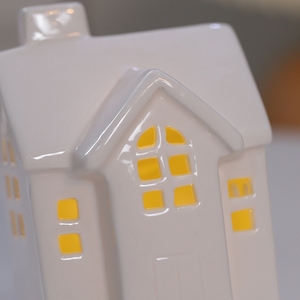 Maisons en céramique blanche Décoration de table éclairée par Led Lanterne de <span class=keywords><strong>maison</strong></span> de village Brûleur à mazout en <span class=keywords><strong>porcelaine</strong></span> pour huile essentielle - Product Image 5