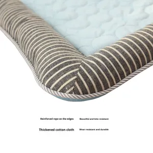 Cama Refrescante de Seda de Hielo para Perros y Gatos, Alfombra de Cama para Mascotas de Viscosa Suave y Refrescante: Sensación de Seda de Hielo y Diseño a Rayas para Clima Cálido - Product Image 3