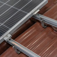Rail de guidage solaire en aluminium réglable avec pinces de fixation et supports de cadre pour montage photovoltaïque