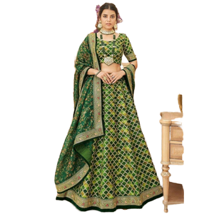 Conjunto de ropa de compromiso para mujer Lentejuelas verdes Arte Seda Lehenga Choli Diseño improbable - Product Image 1