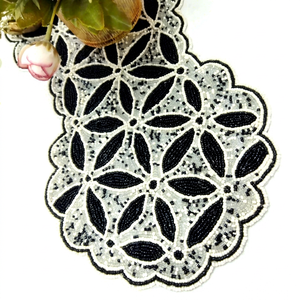 Chemin de table floral de luxe fait main Ali Fashion Art, tapis en tissu écologique durable à motif noir et blanc, pièce maîtresse décorative - Product Image 1
