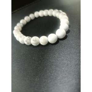 Bracelet extensible ajustable en pierres précieuses blanches, personnalisé en usine, avec breloques et perles - Product Image 3