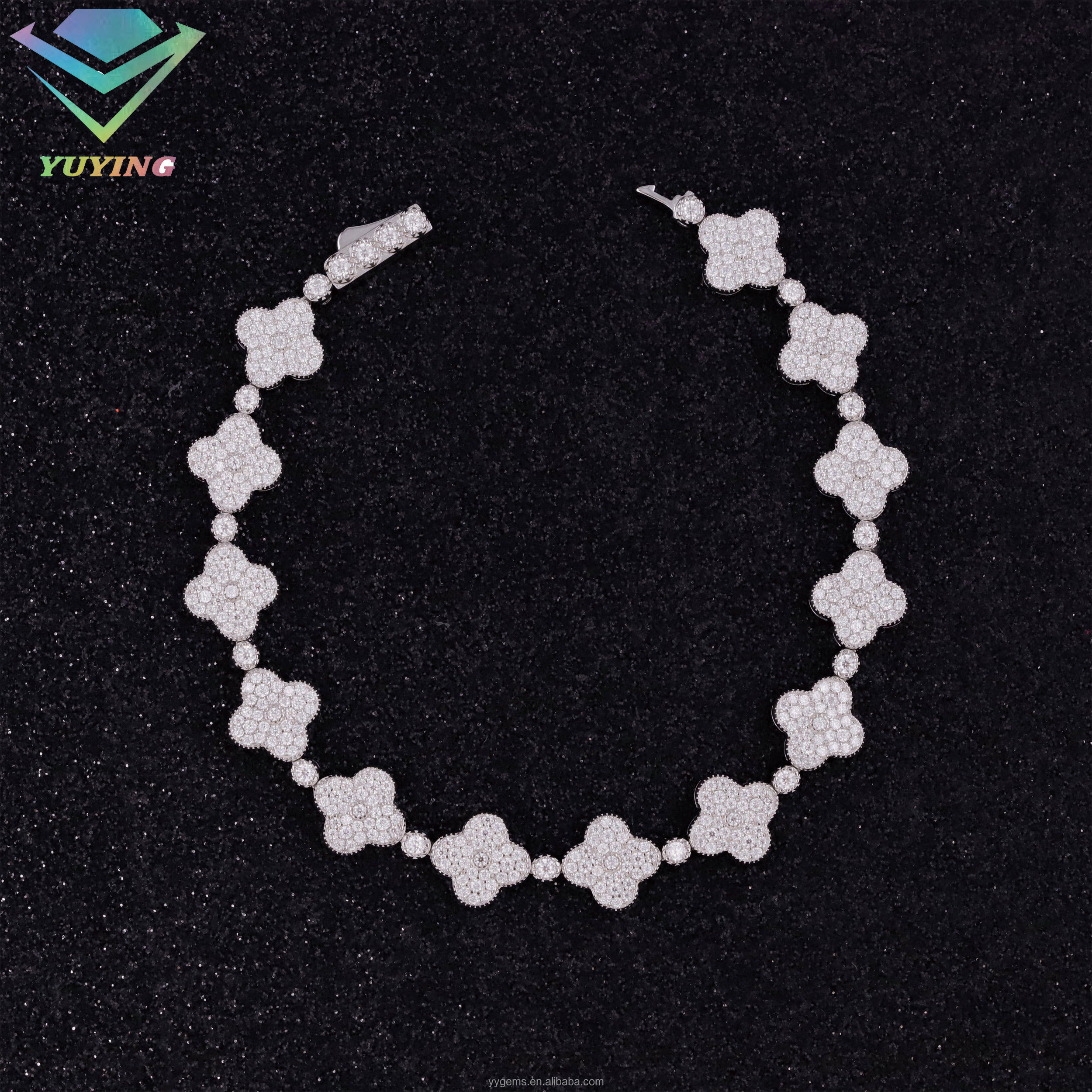 สร้อยข้อมือ GRA-clover-สีขาว