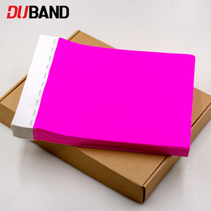 Bracelets Tyvek personnalisés imprimés pour hôtels tout compris et clubs de vacances - Product Image 2