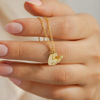 Collier cœur gravé personnalisé CYNYA, collier avec pendentif personnalisé, cadeau significatif pour maman, grand-mère pour la fête des mères, Noël