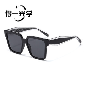 แว่นกันแดดทรงสี่เหลี่ยม De Yi Optics สีดำ UV400 ป้องกันแสงแดดสำหรับผู้หญิง - Product Image 2