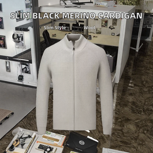 Cardigan fin à col roulé en laine mérinos noire pour homme, coupe ajustée, manches longues, fermeture éclair, idéal pour l'hiver - Product Image 2