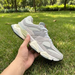 รองเท้าลำลองผู้ชาย New Designer Balance 9060 ดีไซน์ทันสมัย น้ำหนักเบา ระบายอากาศได้ดี แบบผูกเชือก ใส่สบาย เหมาะสำหรับใส่ทุกวัน ทำจากหนังแท้ - Product Image 1