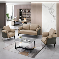Ensemble de canapés de bureau modernes et minimalistes en cuir PU Mobilier de zone de réception de style luxe léger à trois places pour négociation d'affaires