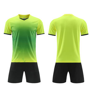 Ropa deportiva de fábrica Ropa de fútbol para hombres Camiseta de fútbol juvenil personalizada con logotipo y números Uniformes de fútbol sublimados - Product Image 5