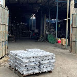 Lingote de Aluminio de Alta Pureza 99.9%, Materia Prima Metálica Industrial, Precio de Fábrica, Suministro a Granel para Aplicaciones de Fabricación - Product Image 2