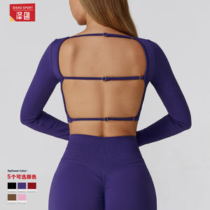 Ensemble de sport Disko pour femme : haut de yoga à manches longues, col carré, dos évidé, sans coutures, et short taille haute - Product Image 4