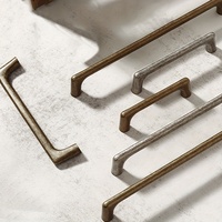Poignées de meubles modernes en alliage de zinc personnalisées, finition or mat et noir, pour armoires de cuisine, tiroirs, penderies et commodes – Fabrication chinoise