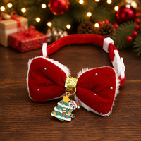 Collier de Noël pour animaux de compagnie avec nœud papillon en velours rouge, réglable, pour chat et chien, avec breloques Père Noël, renne, pingouin, cadeau de vacances à dégagement rapide
