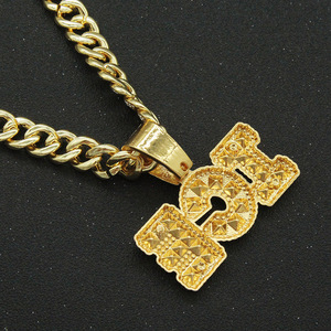 Collier Pendentif Lettre en Alliage Hiphop Exagéré Plaqué Or Personnalisé pour Hommes – Bijou Tendance Très Vendu - Product Image 2