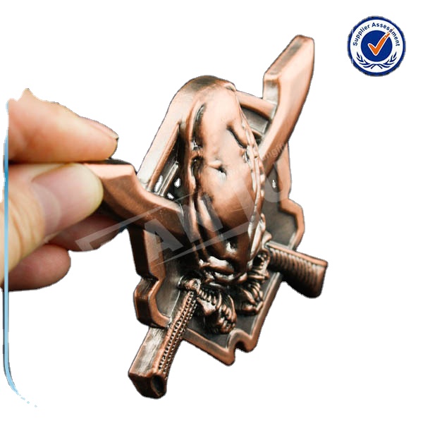 Нож с гравировкой на заказ в пряжке ремня