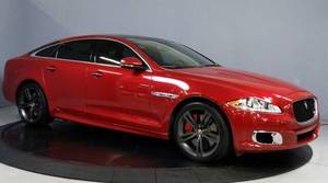 Véhicule d'occasion 2015-2022 XJR Berline 4 portes en cuir clair, propulsion arrière, automatique, régulateur de vitesse adaptatif, pneus R18, conduite à gauche, à vendre - Product Image 4