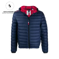 Veste à capuche rembourrée en polyester recyclé imperméable ultralégère pour homme OEM avec logo personnalisé - Product Image 6