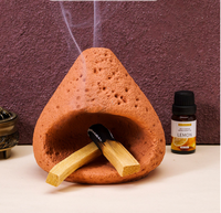 Höhlenförmiger Palo Santo Räucherstäbchenhalter aus rotem Ton – Geschenkset aus rauer, poröser Terrakotta mit winddichtem Aschefänger – Erdiger, minimalistischer Zen-Brenner