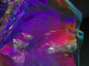 Pellicola arcobaleno iridescente dicroica rossa viola da 40 Micron per produrre ricchi effetti di colore su varie applicazioni - Product Image 4