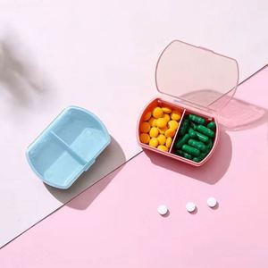 Organisateur de pilules hebdomadaire portable en PP de qualité alimentaire, petit format carré, étanche, avec conception anti-enfants, capacité 7 jours, respectueux de l'environnement - Product Image 3