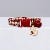 Collier réglable à motif à carreaux de dessin animé, avec pendentif bonbon avocat et clochette, pour chats apaisants