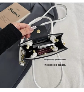 Bolso Bandolera de Lujo con Colgante de Mini Oso, Estilo Sencillo y Elegante, Forro de PU, Regalo con Perlas para Amigos - Product Image 2