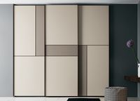 Dressing contemporain de luxe sur mesure en bois pour appartement urbain
