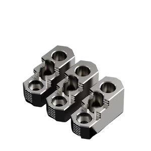 Mâchoires robustes de pointe pour une performance stable, flexibilité d'usinage, tailles interchangeables pour saisir les pièces rondes, carrées ou hexagonales - Product Image 1