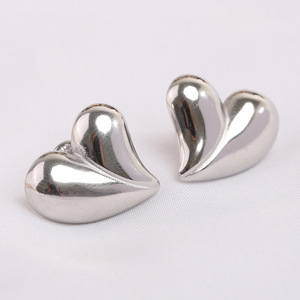 Boucles d'oreilles en forme de cœur 17 mm en acier bicolore et acier inoxydable doré pour cadeau - Product Image 2